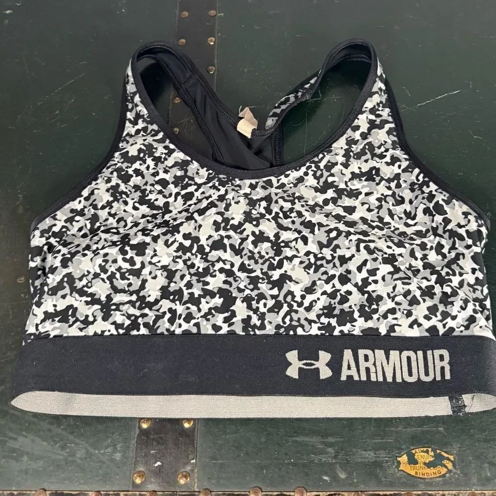 UNDER ARMOUR WOMENS SPORTS BRA Medium Size